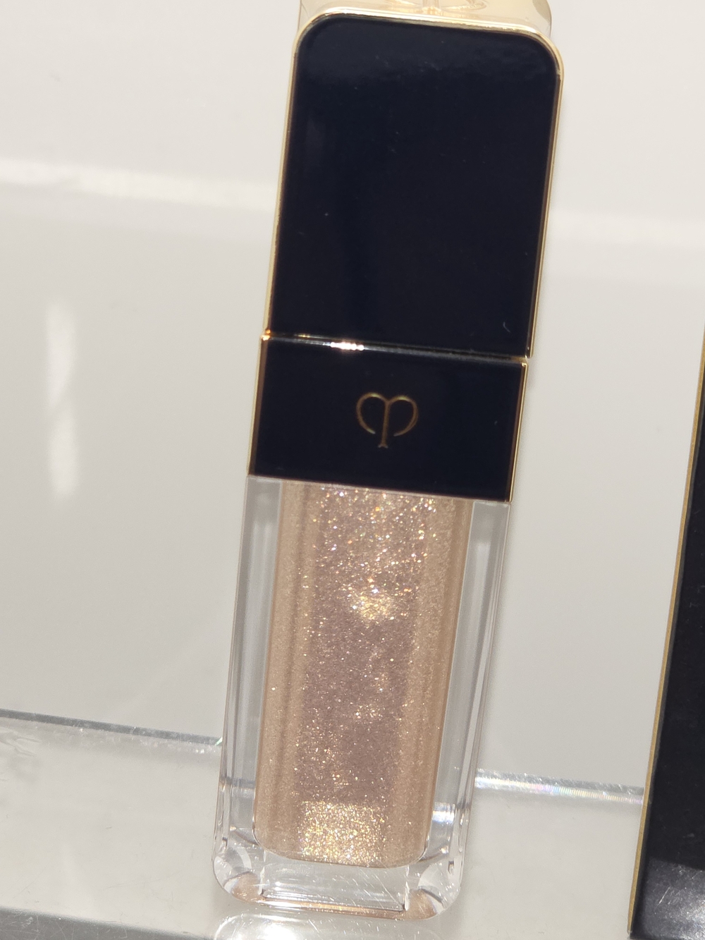 clé de peau BEAUTÉ- Cream Rouge Sparkles 302 Mokara - Picture 5 of 11